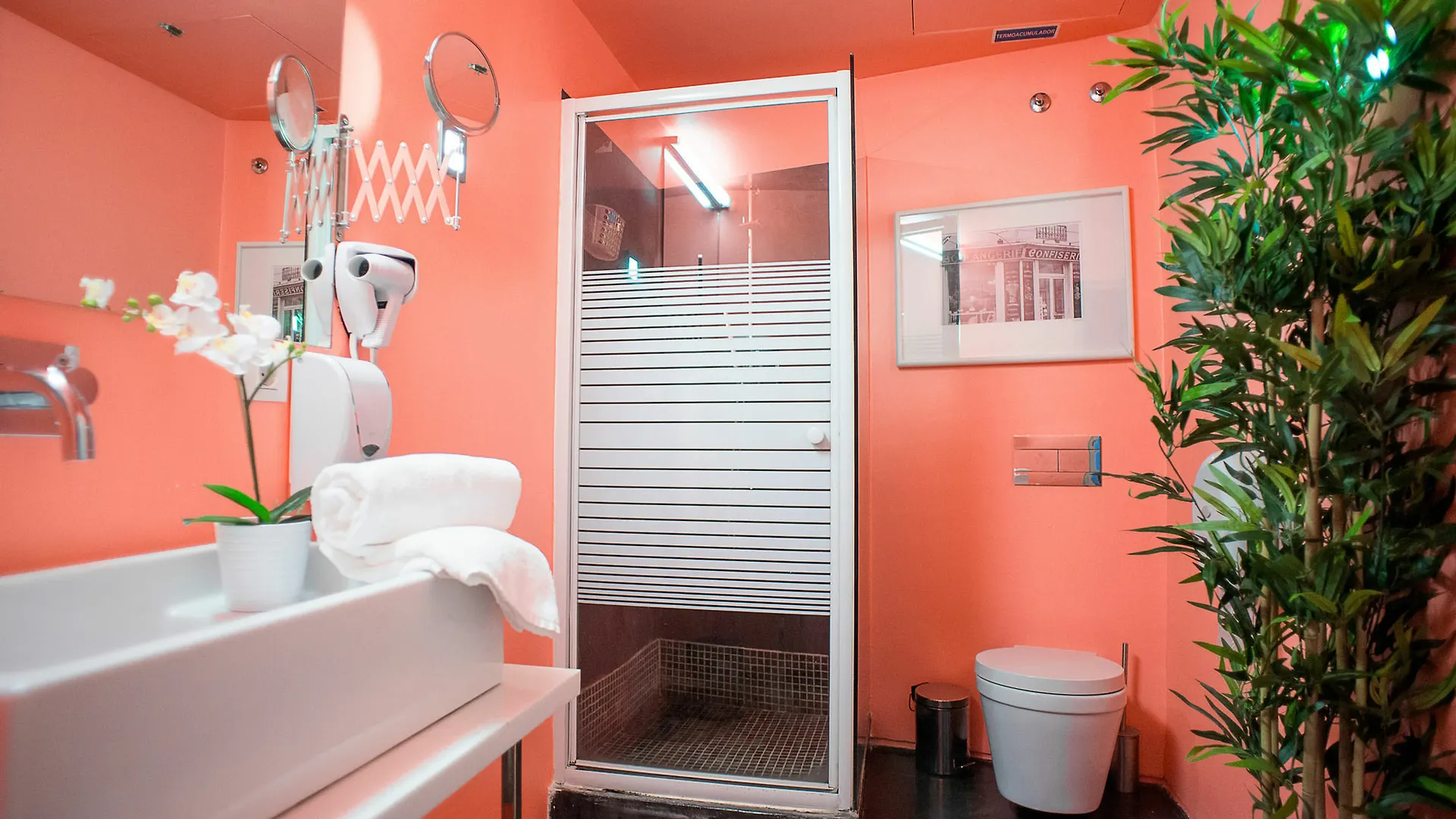 Passport Lisbon Hostel Otel