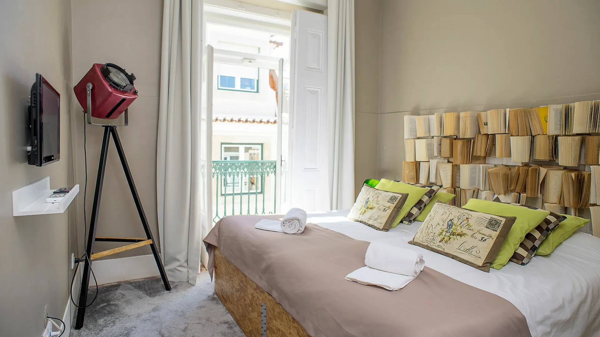 Passport Lisbon Hostel Otel